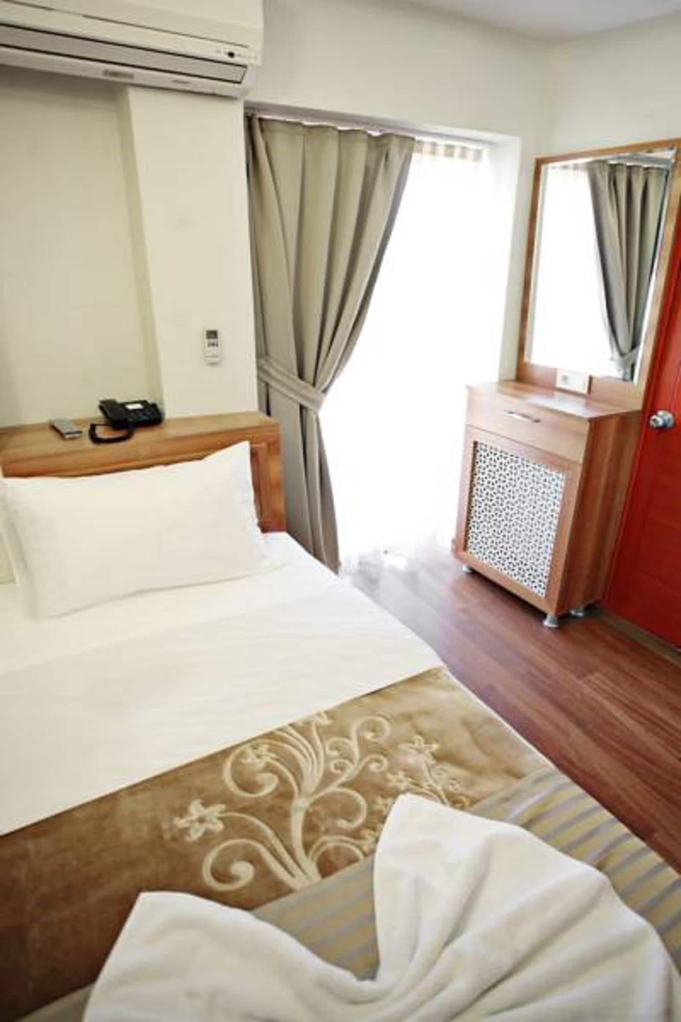 איסטמבול Taksim Palace Hotel מראה חיצוני תמונה